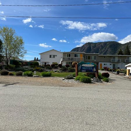 Holiday Beach Resort Motel Okanagan Falls Екстер'єр фото