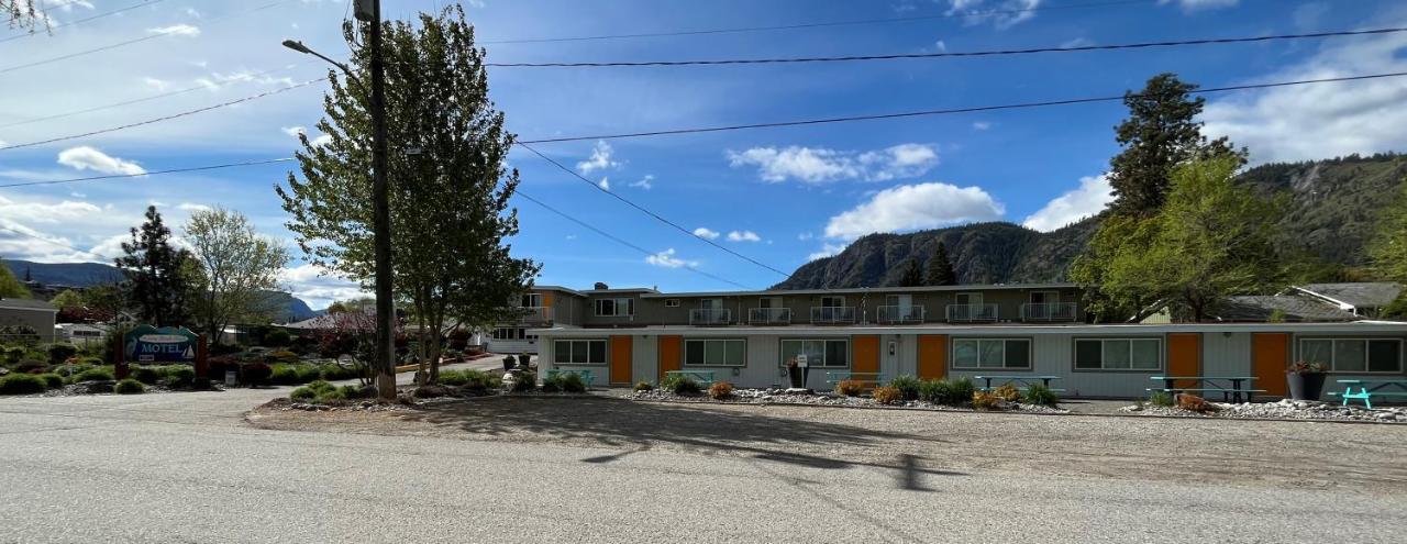 Holiday Beach Resort Motel Okanagan Falls Екстер'єр фото