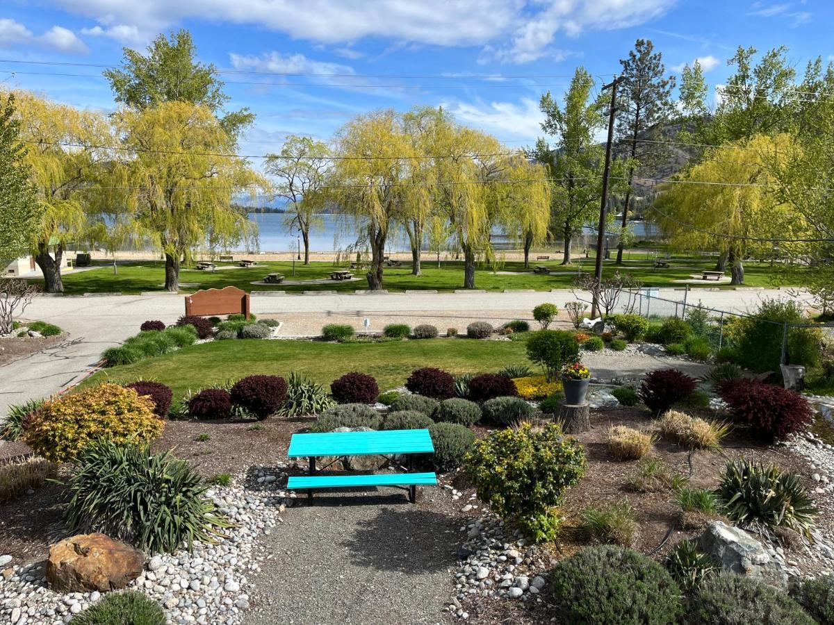 Holiday Beach Resort Motel Okanagan Falls Екстер'єр фото