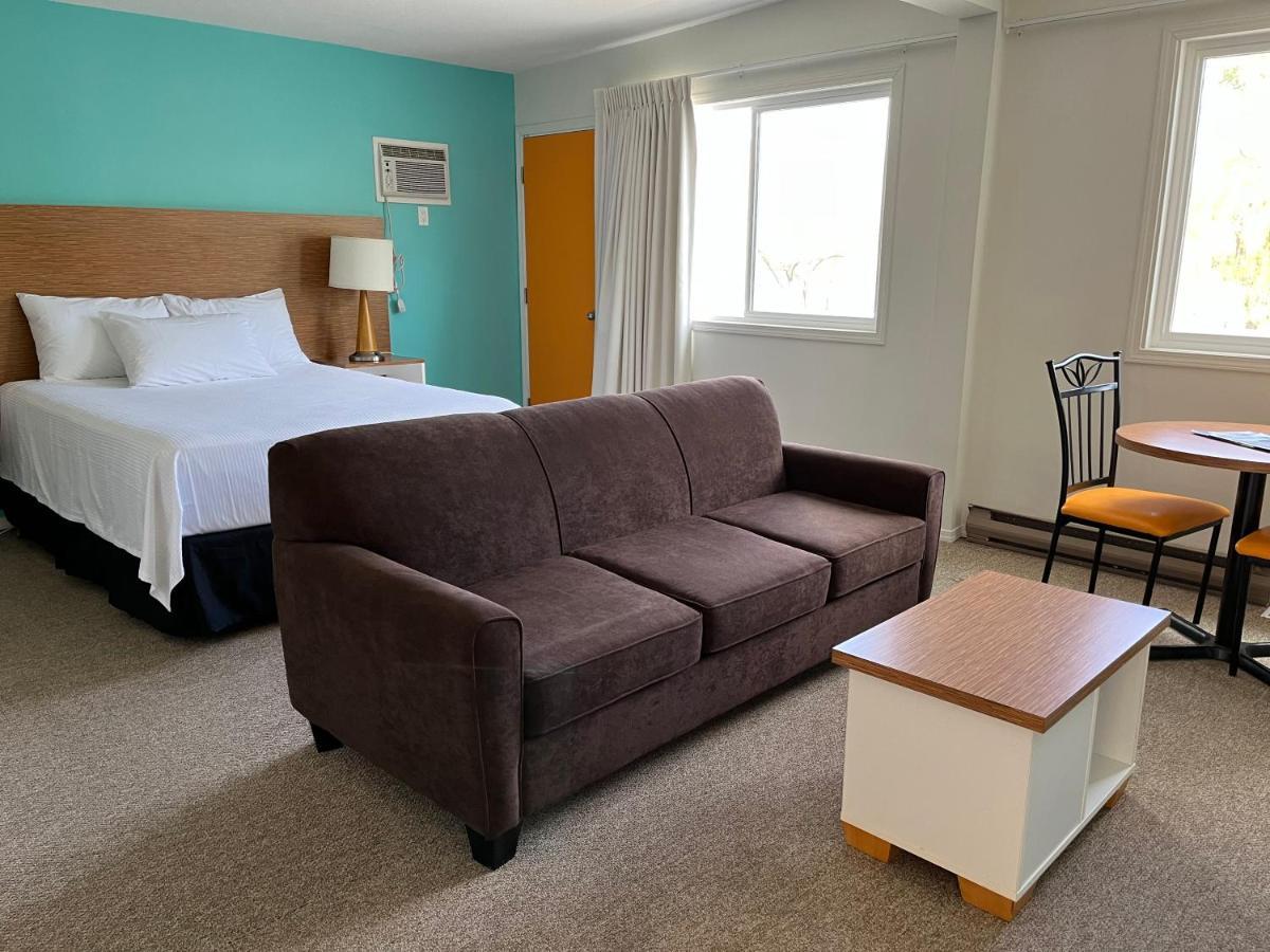 Holiday Beach Resort Motel Okanagan Falls Екстер'єр фото