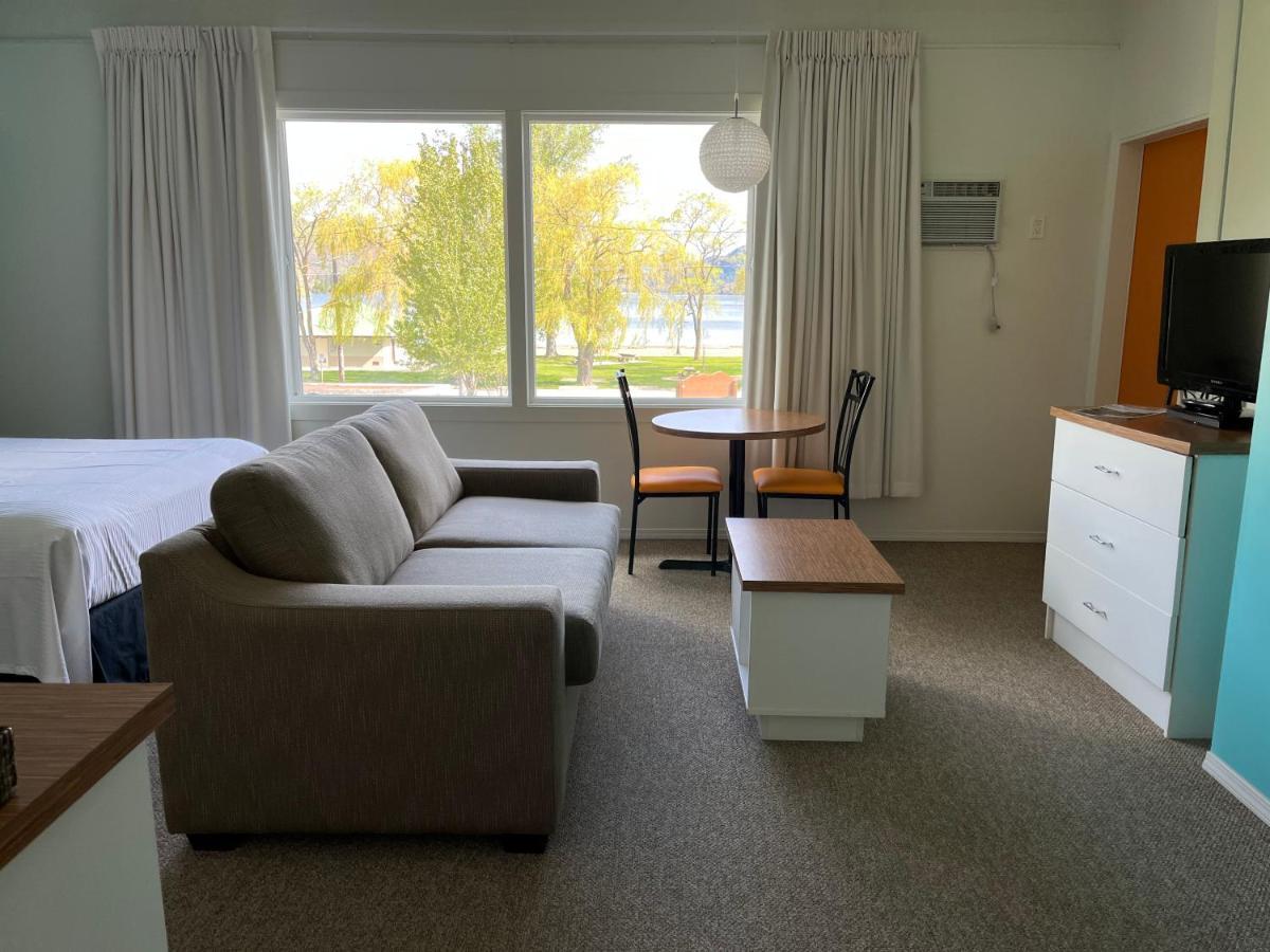 Holiday Beach Resort Motel Okanagan Falls Екстер'єр фото