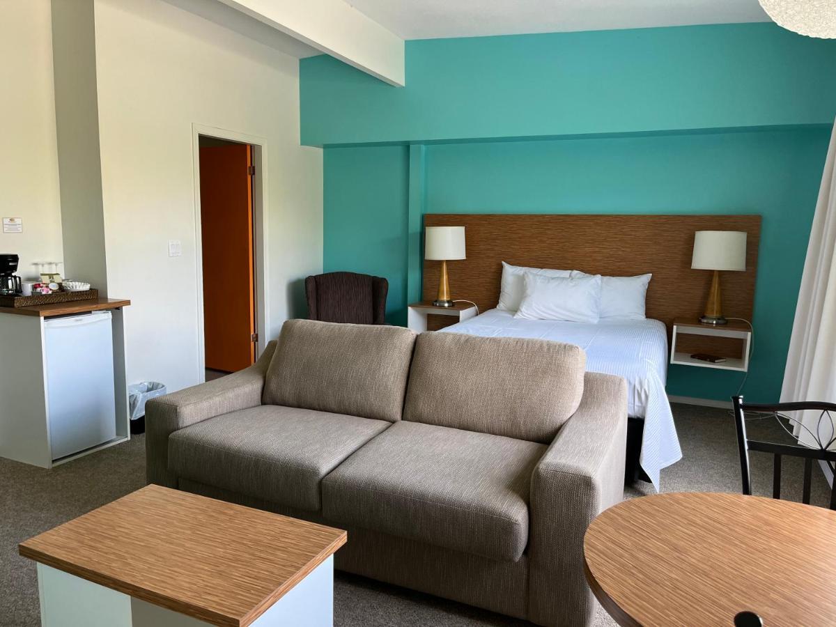 Holiday Beach Resort Motel Okanagan Falls Екстер'єр фото