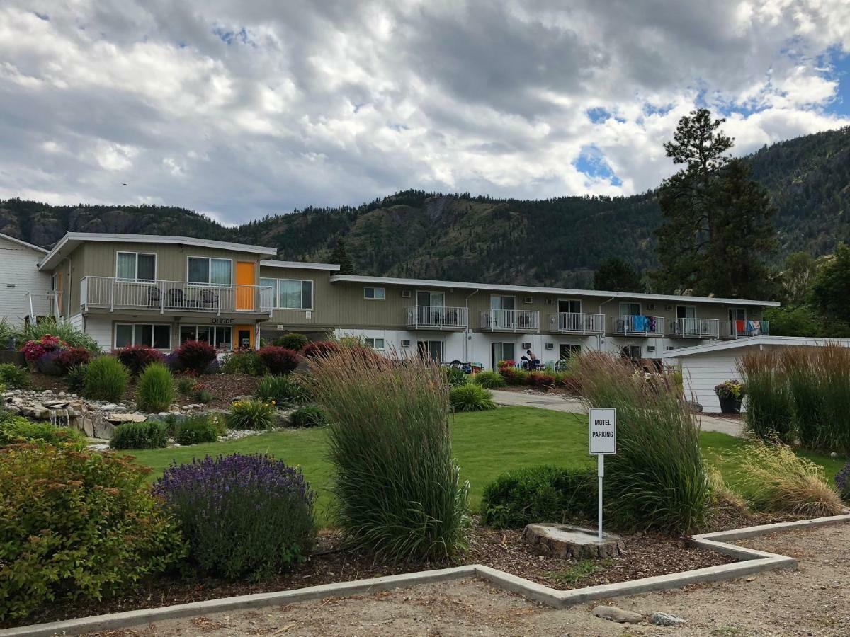 Holiday Beach Resort Motel Okanagan Falls Екстер'єр фото