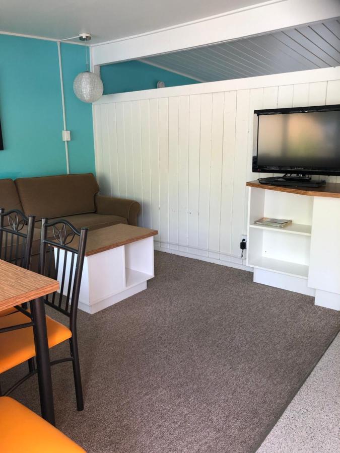 Holiday Beach Resort Motel Okanagan Falls Екстер'єр фото
