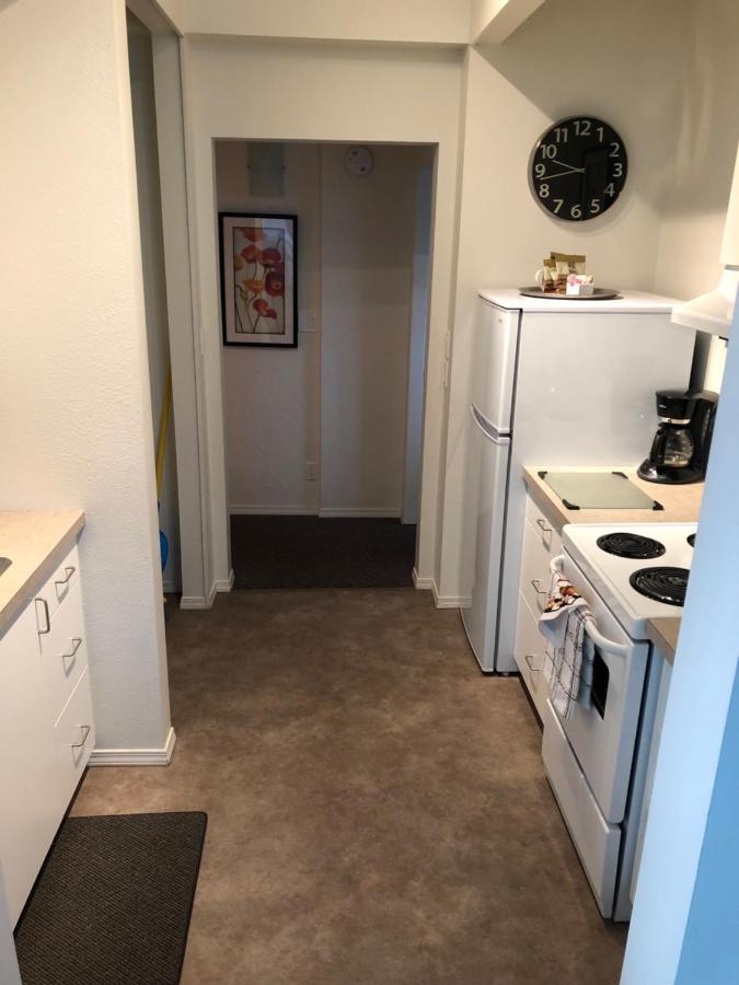Holiday Beach Resort Motel Okanagan Falls Екстер'єр фото