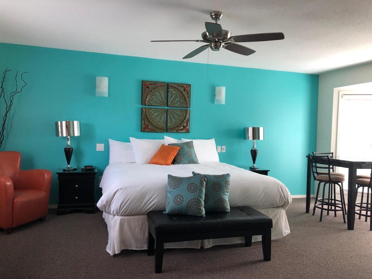 Holiday Beach Resort Motel Okanagan Falls Екстер'єр фото