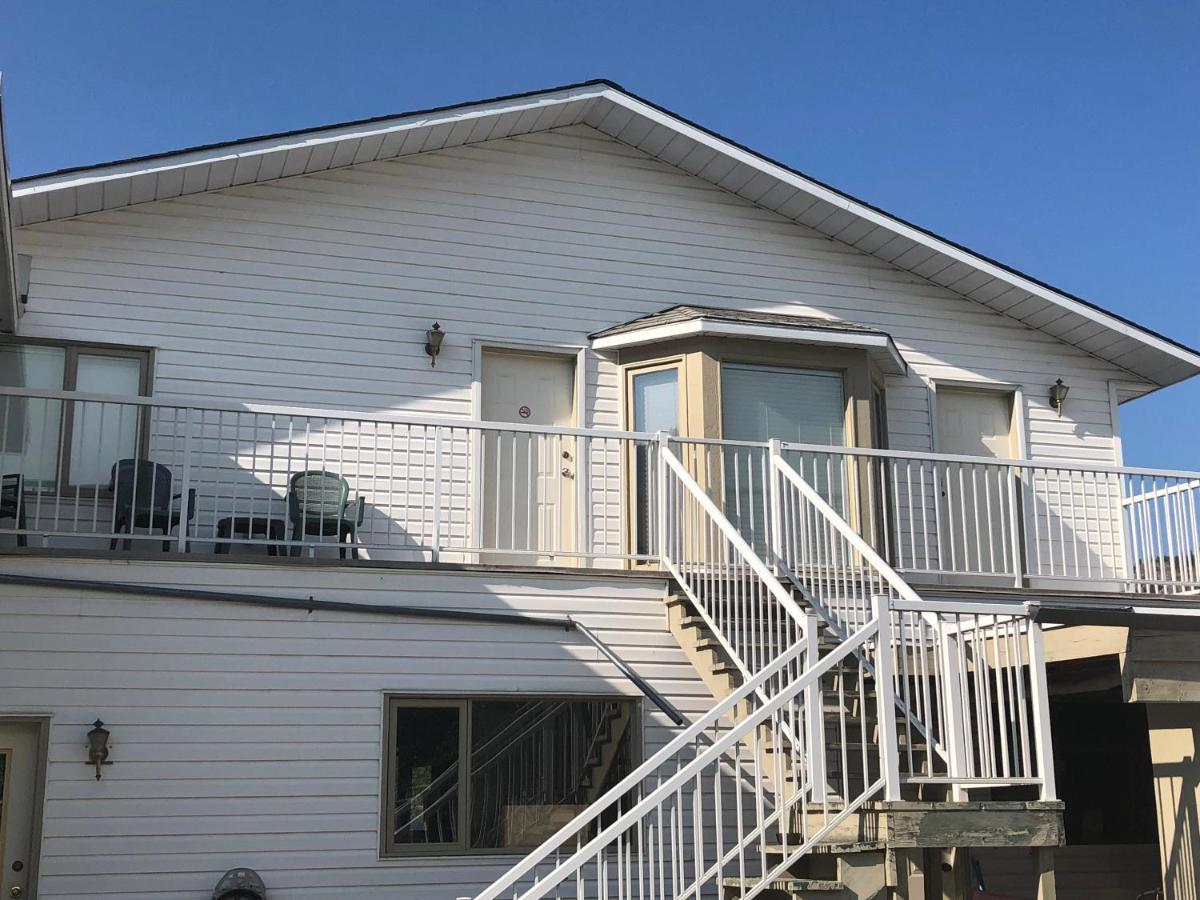 Holiday Beach Resort Motel Okanagan Falls Екстер'єр фото