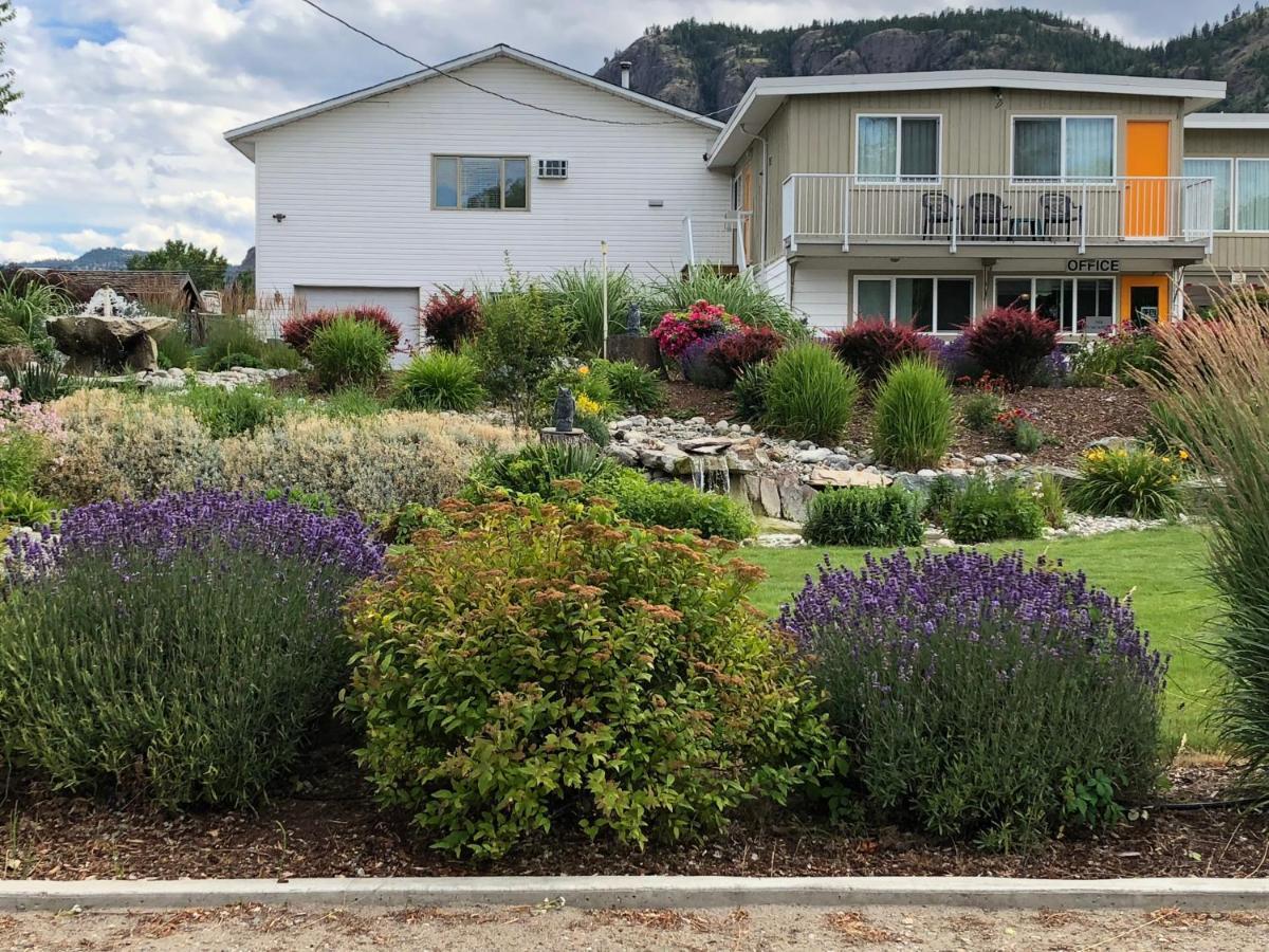Holiday Beach Resort Motel Okanagan Falls Екстер'єр фото