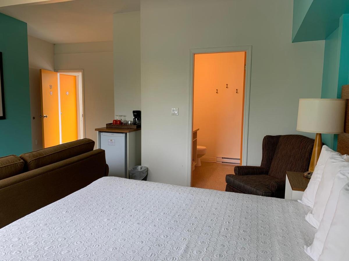 Holiday Beach Resort Motel Okanagan Falls Екстер'єр фото